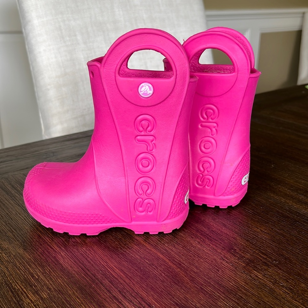 Pink Crocs toddler rain boots size 7